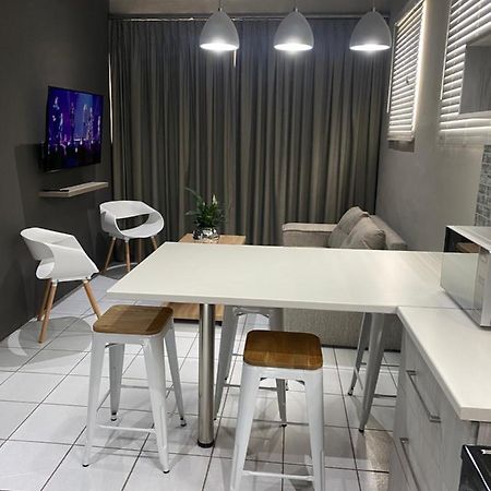 Adventure Apartment - Colchester - 5Km From Elephant Park Bagian luar foto
