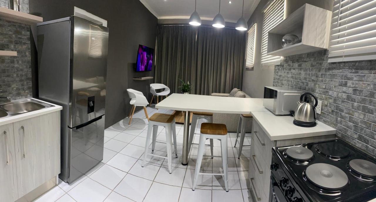 Adventure Apartment - Colchester - 5Km From Elephant Park Bagian luar foto
