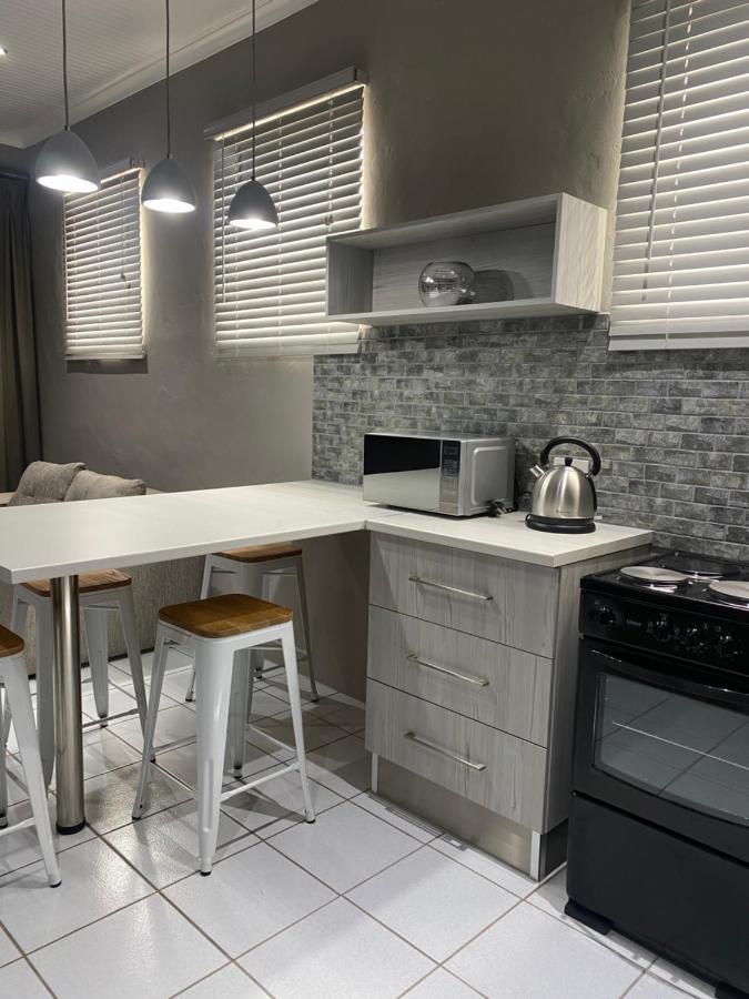 Adventure Apartment - Colchester - 5Km From Elephant Park Bagian luar foto
