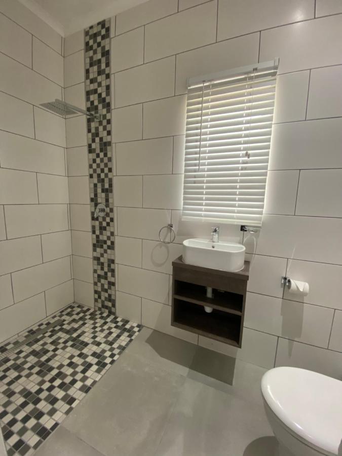 Adventure Apartment - Colchester - 5Km From Elephant Park Bagian luar foto
