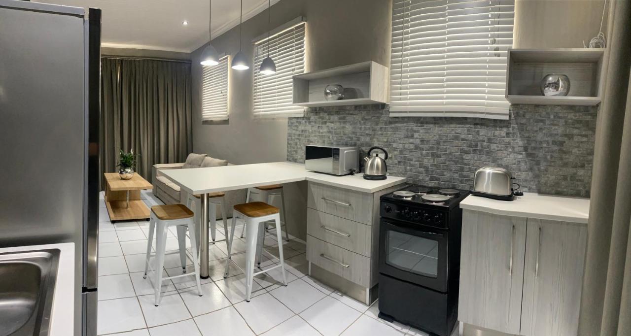 Adventure Apartment - Colchester - 5Km From Elephant Park Bagian luar foto