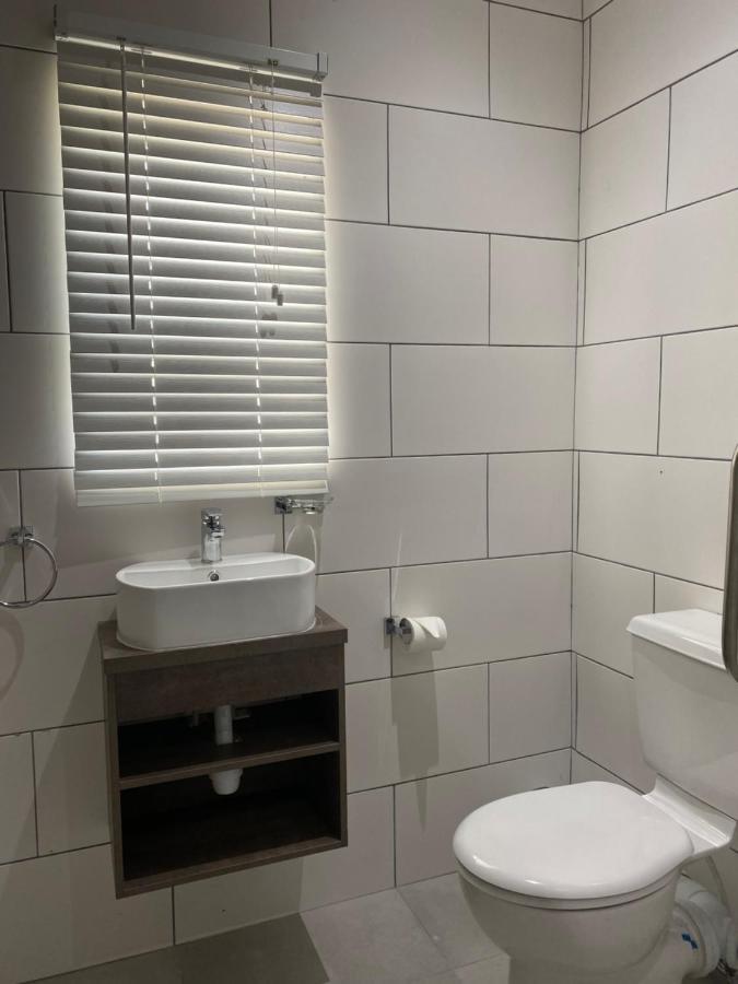 Adventure Apartment - Colchester - 5Km From Elephant Park Bagian luar foto